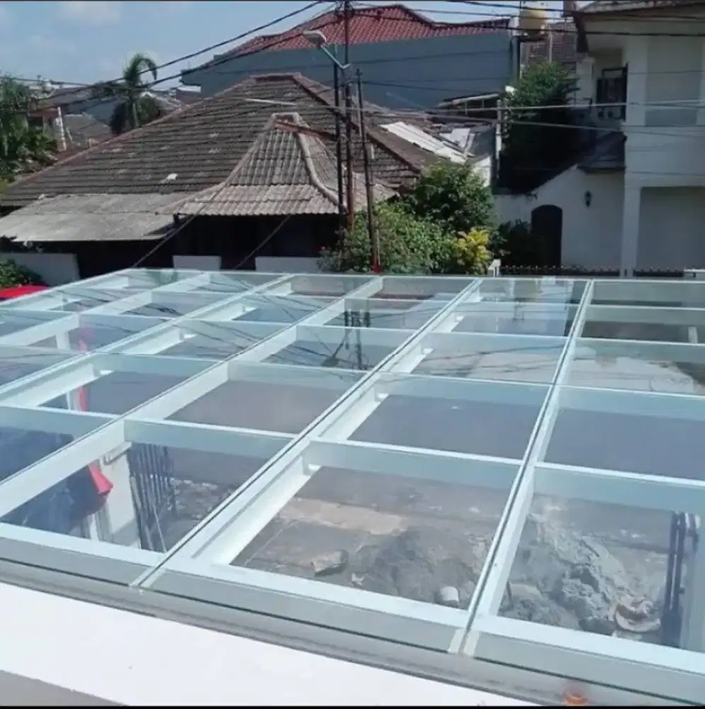Kanopi atap kaca minimalist