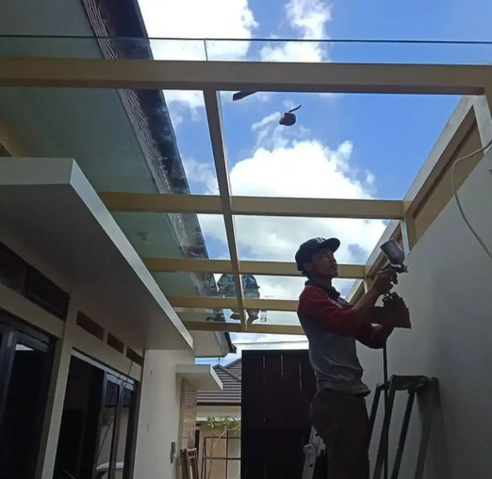 Kanopi atap kaca minimalist