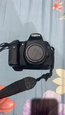 Kamera bekas canon eos 60D sangat murah di jual cepat NEGO