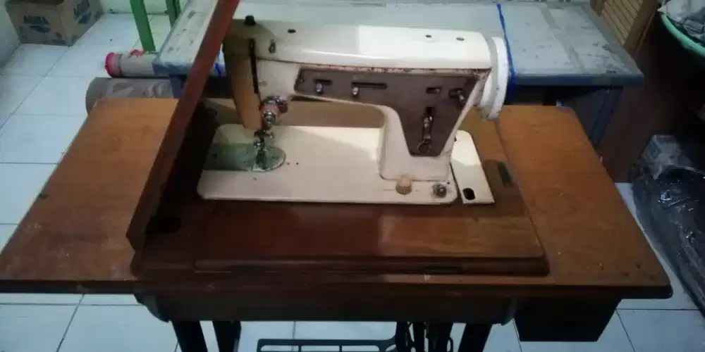 Mesin Jahit Singer Tahun '80an.