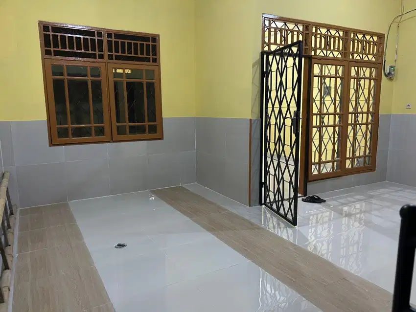 Dikontrakan rumah strategis bangunan baru renov