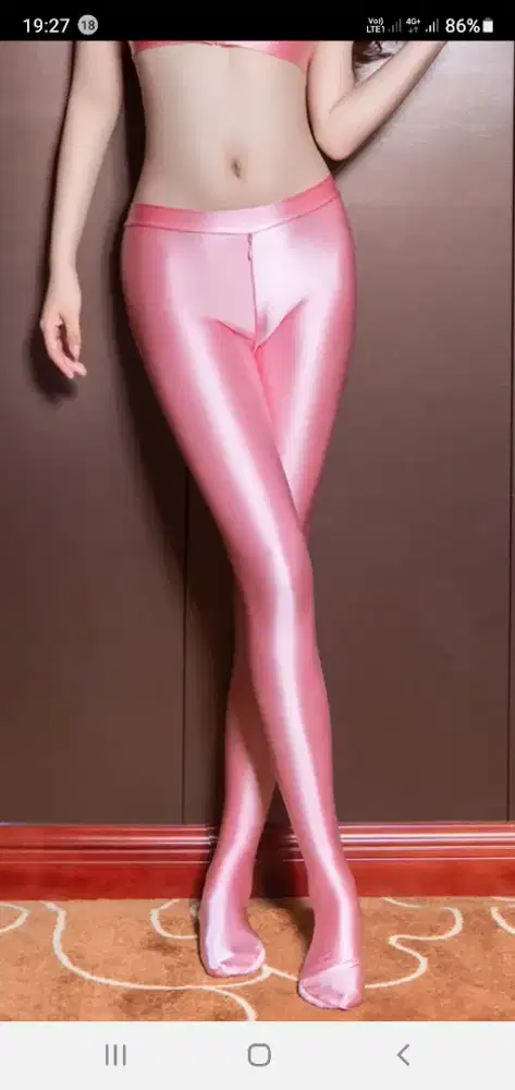 Lengging mengkilap baru pakai sekali saja