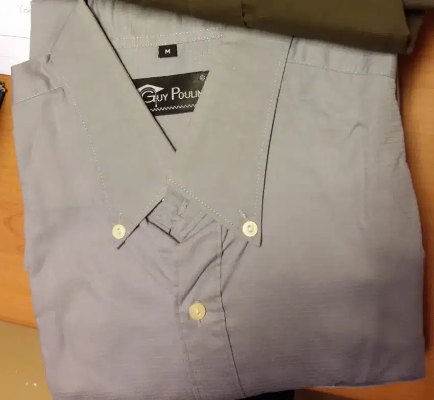 Baju kemeja bermerek kondisi bagus