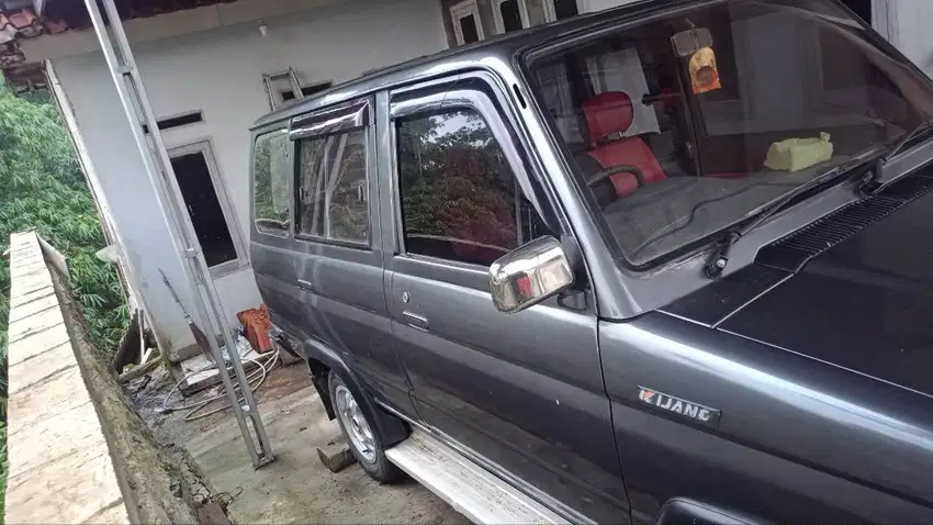 Toyota kijang grand extra THN 94 short