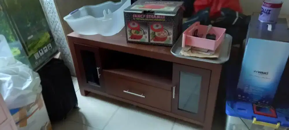 Meja televisi minimalis