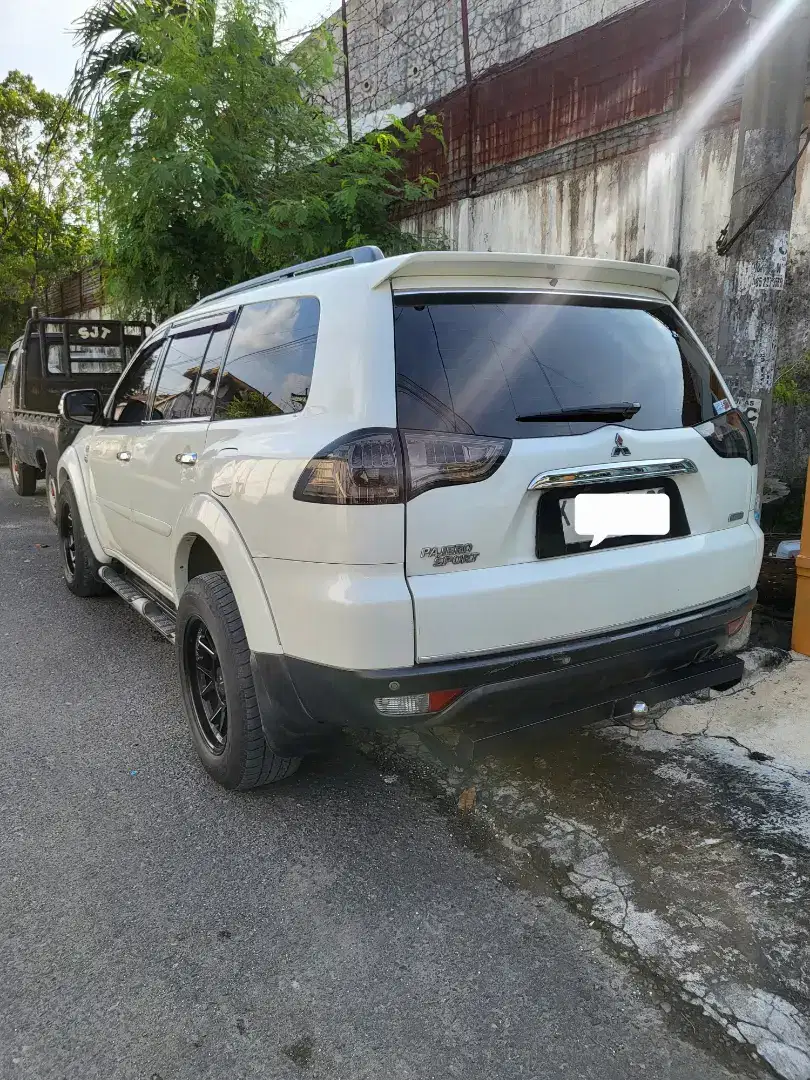 Mitshubisi pajero sport dakar 4x2 A/T triptonic 2012 putih