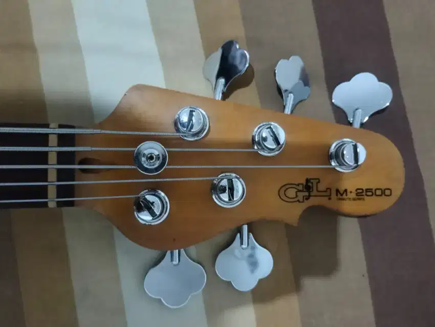 Bass Guitar G&L M2500 5string Tahun 2014