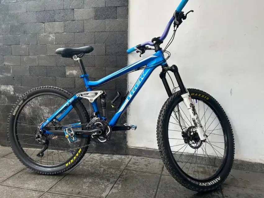 Sepeda Gunung MTB Trek Fuel Ex5 26 Fullsus