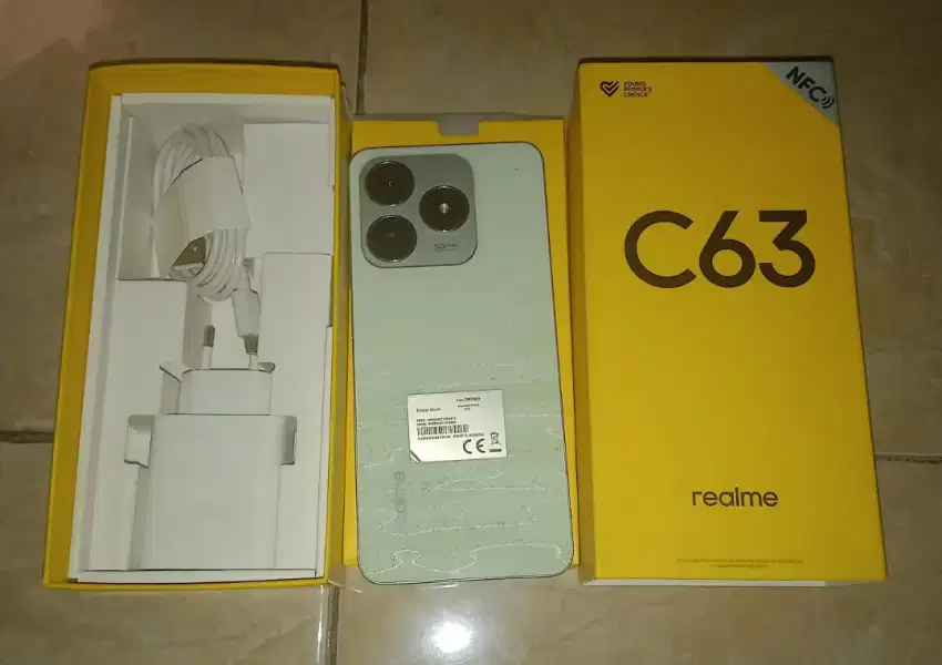 Realme C63 green