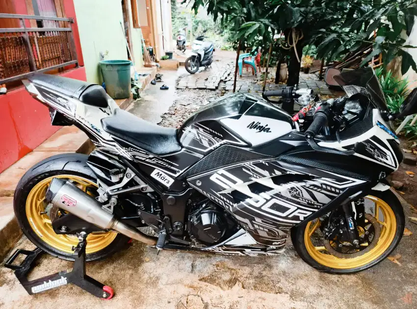 Di jual Ninja 250 FI Tahun 2012