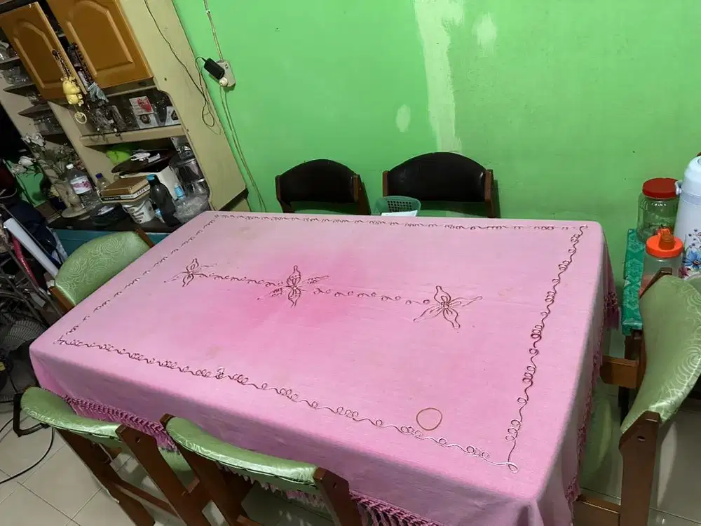 Meja makan 6 kursi