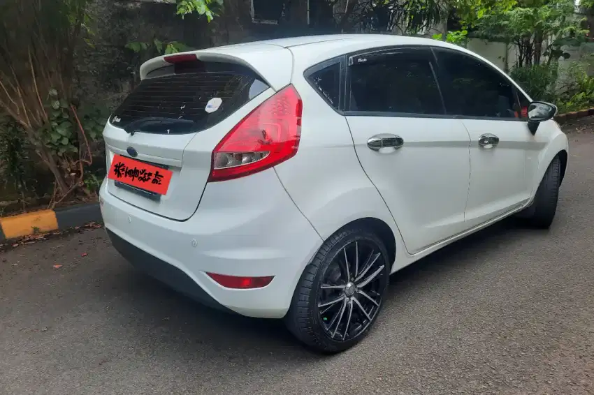 FORD FIESTA TREND 1.4 M/T 2011 ATAS NAMA SENDIRI