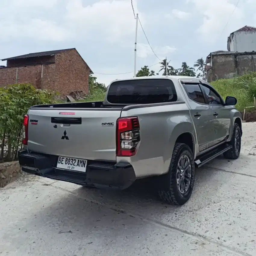 Strada triton matic 4x4 ultimate 2019 km 41ribu