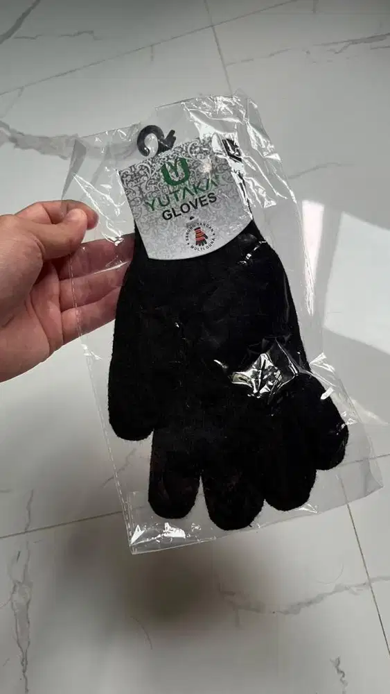 Sarung tangan warna hitam