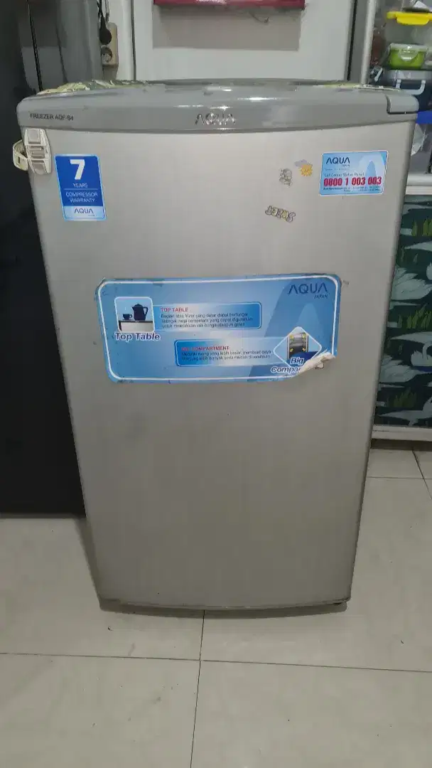 Freezer Aqua AQF S4 bonus pengunci freezer dan tatakan freezer