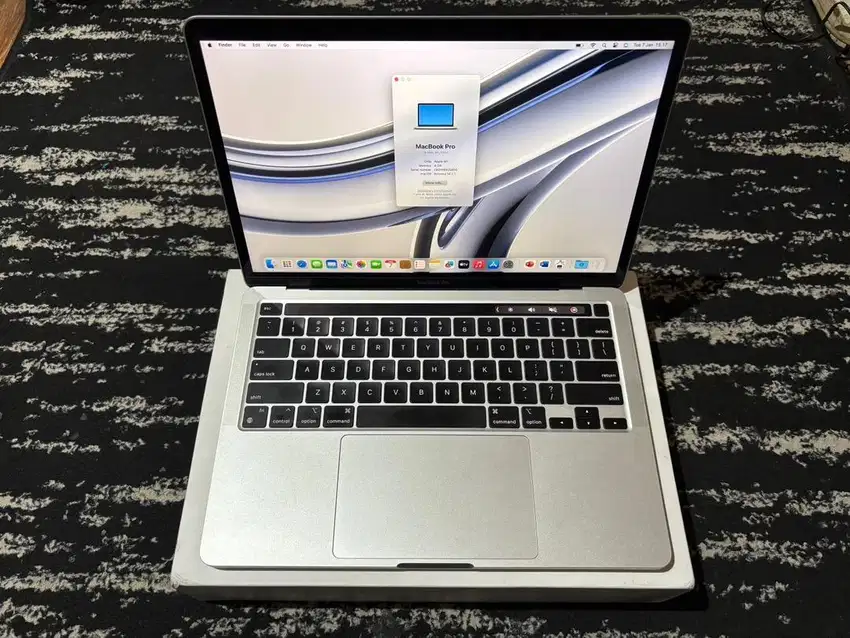 MacBook Pro M1 2020 Silver 8/256Gb Ex iBox Mulus Like New COD Bandung