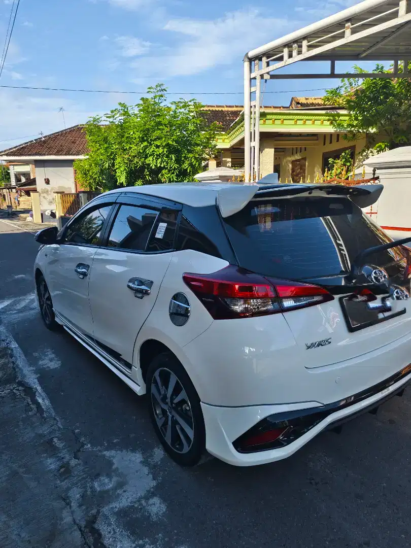 Yaris Gr sport putih istimewa no pol cantik