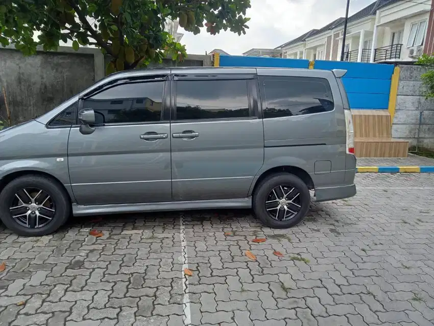 Dijual Nissan Serena Autech HWS 2010 Abu-abu