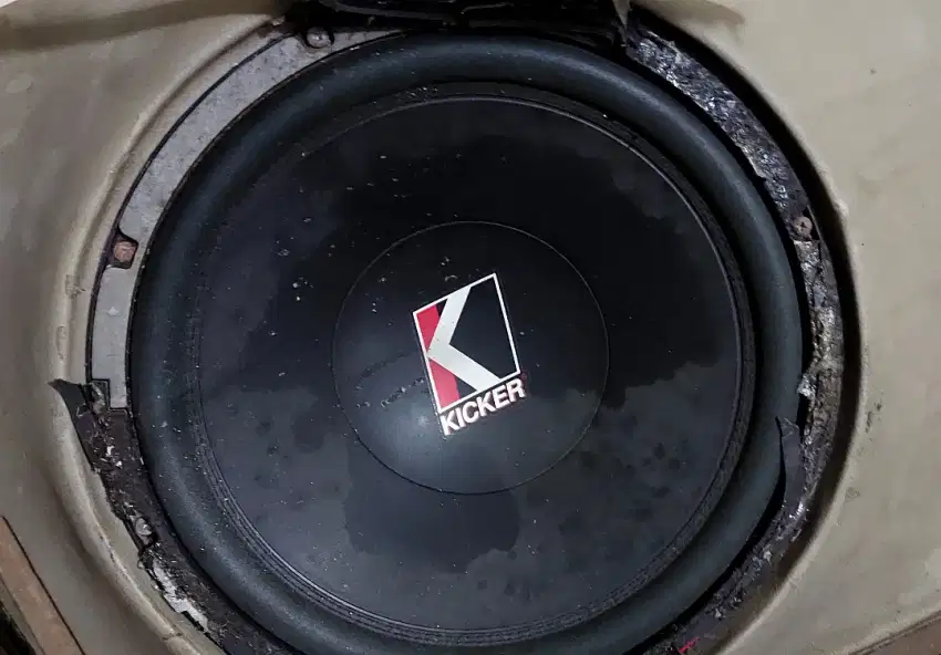 2 buah Sub WOOFER 8  dan 12  KICKER asli USA
