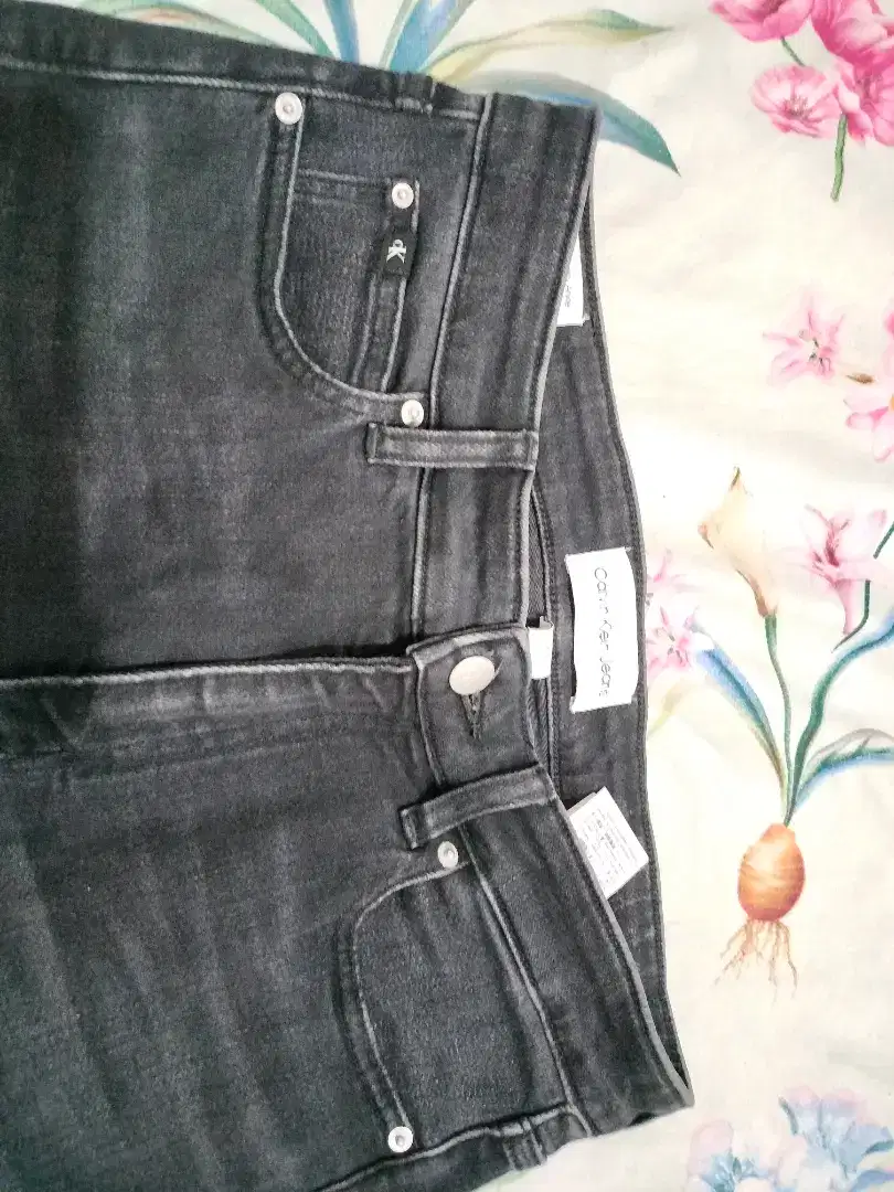 CALVIN KLEIN JEANS