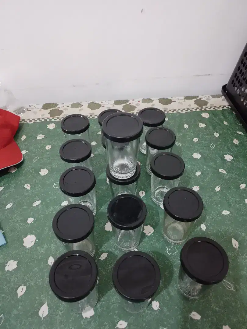 Gelas 16 pcs uk. T : 11cm Dia :7,5cm, lok. Dekat Tamini Square