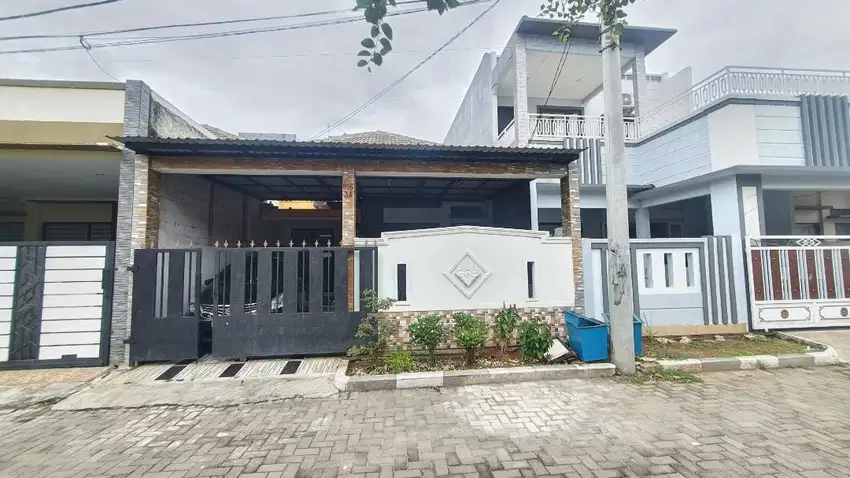 DISEWAKAN RUMAH 1 LANTAI DI SEPATAN