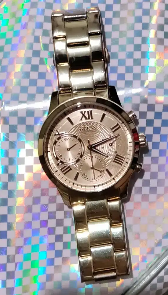 Jam tangan Merk GUESS 
Rose gold- ORIGINAL