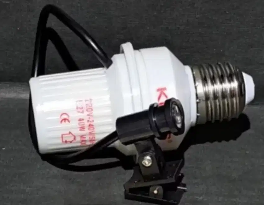 Fitting lampu sensor