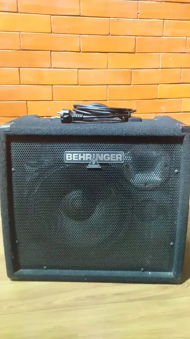 Dijual kEYBOARD AMPLIFIER BEHRiNGER K1800 FX/ FX 1800 FX 180