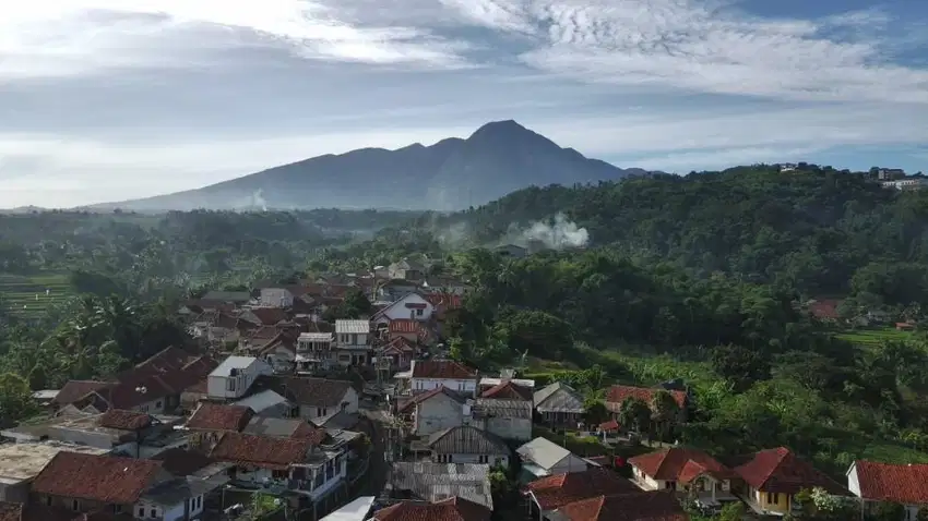 Tanah Pinggir Jalan Dilalui Angkot View Gunung Salak  Bonus Villa