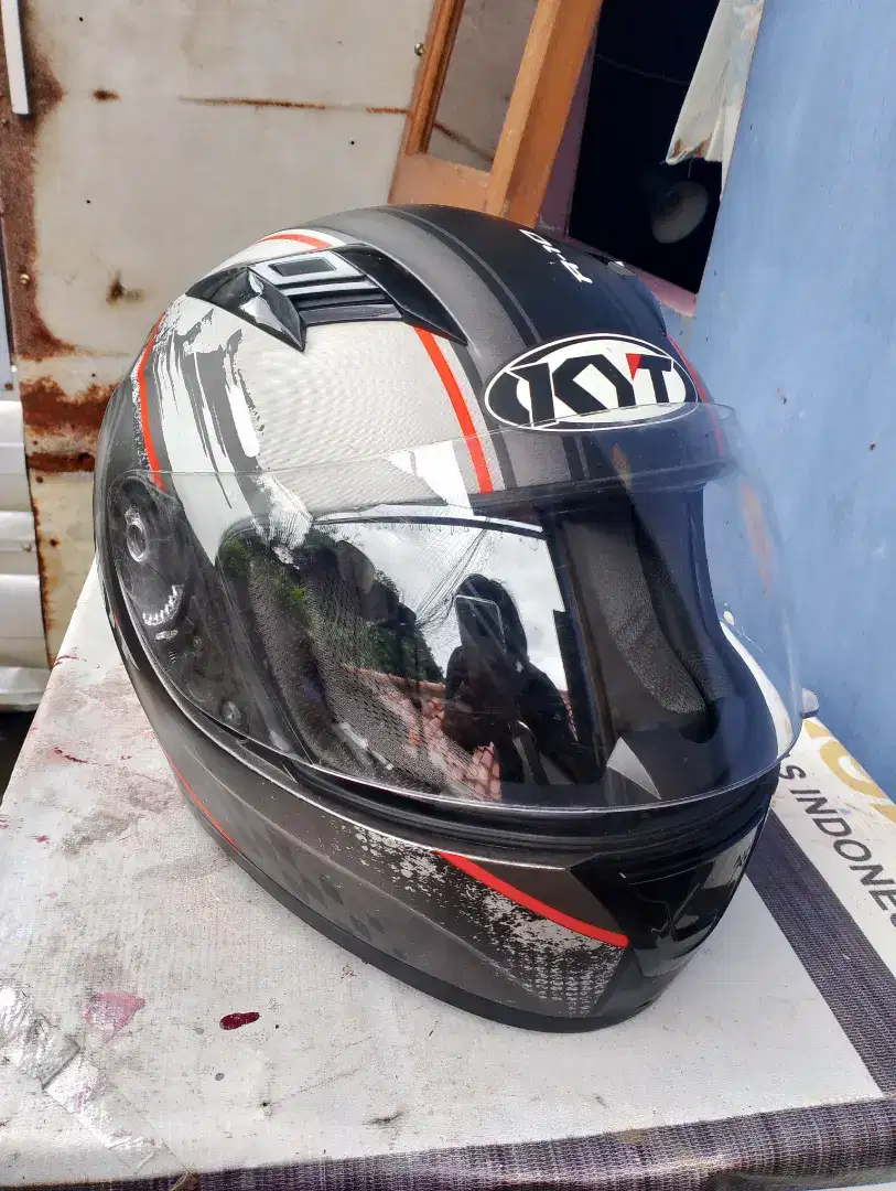 Helm full face KYT R10