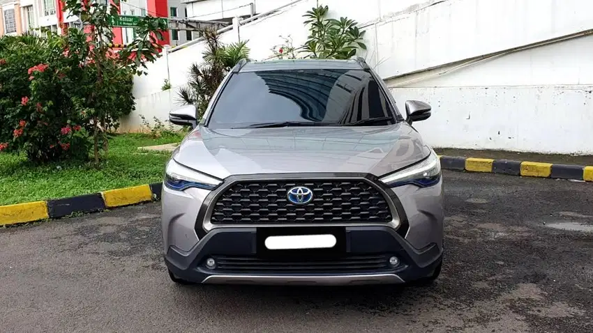 toyota corolla cross hybrid 2021 silver tangan pertama