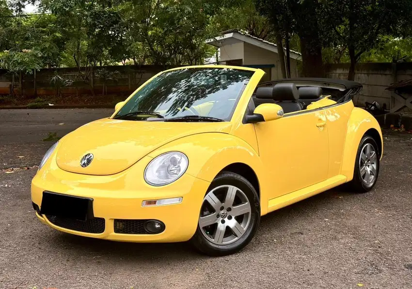 [KM 7 RB] VW Beetle 2.0 Cabriolet Yellow 2009 Antik Collectors Item