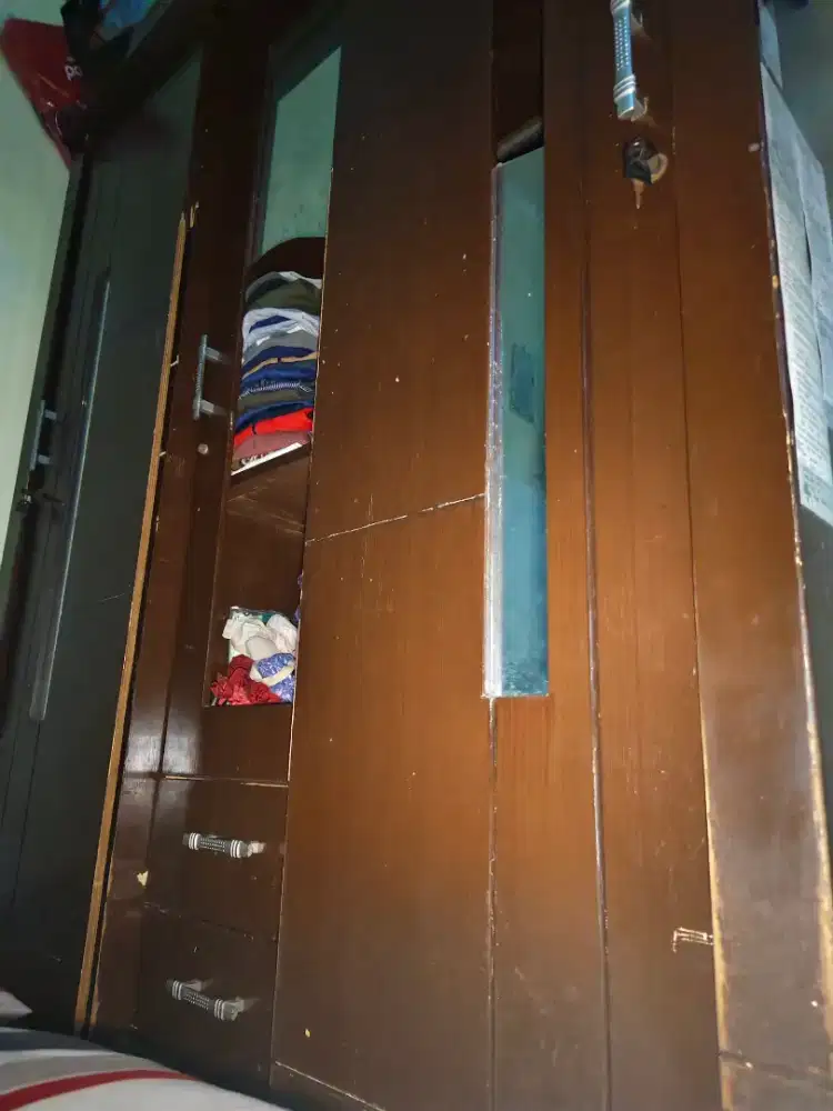 Lemari kayu demi jati