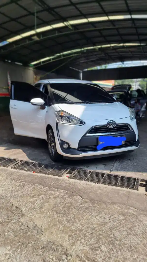 Dijual toyota sienta mulus