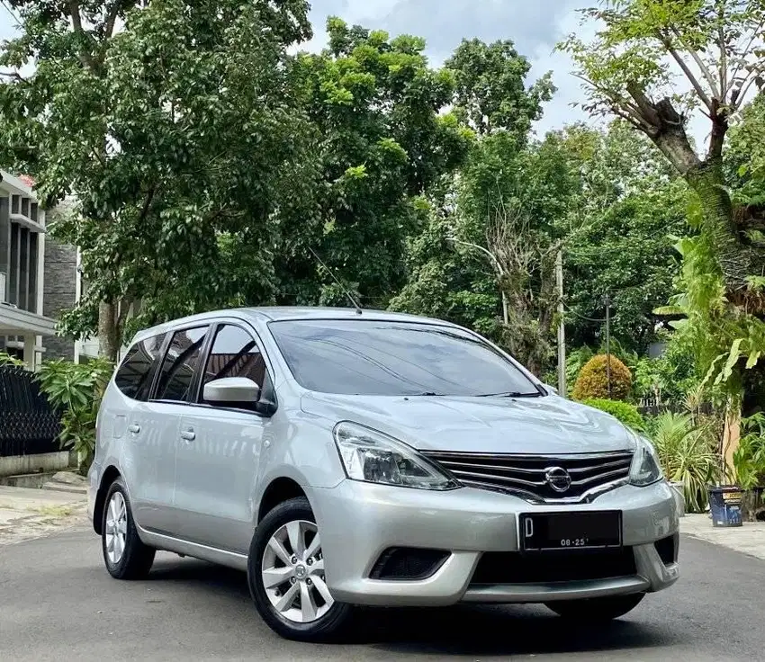 Nissan grand Livina SV matic 2015