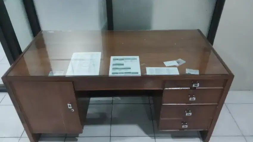 Meja Kantor Bekas Baik