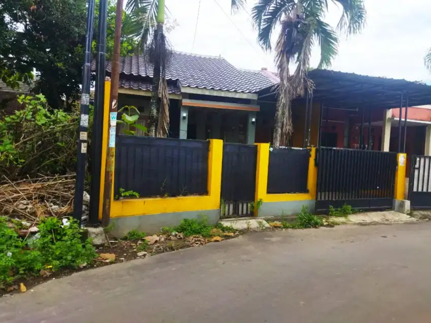 Di Sewakan rumah beserta isinya krn mau pindah ke luar kota