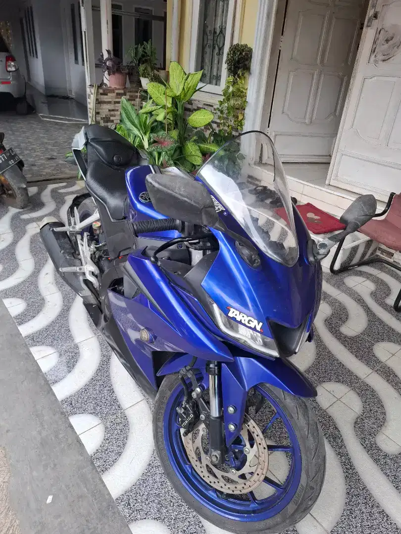 Yamaha R 15 v3 blue