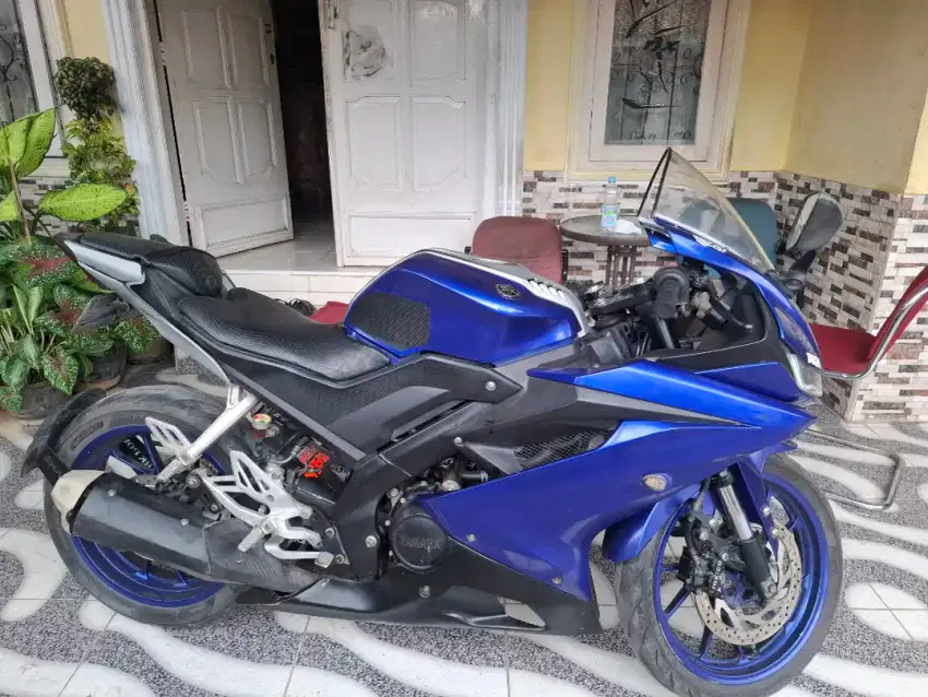 Yamaha R 15 v3 blue