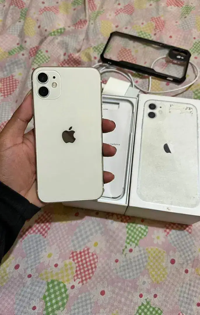 Iphone 11 ram 64gb warna putih full set