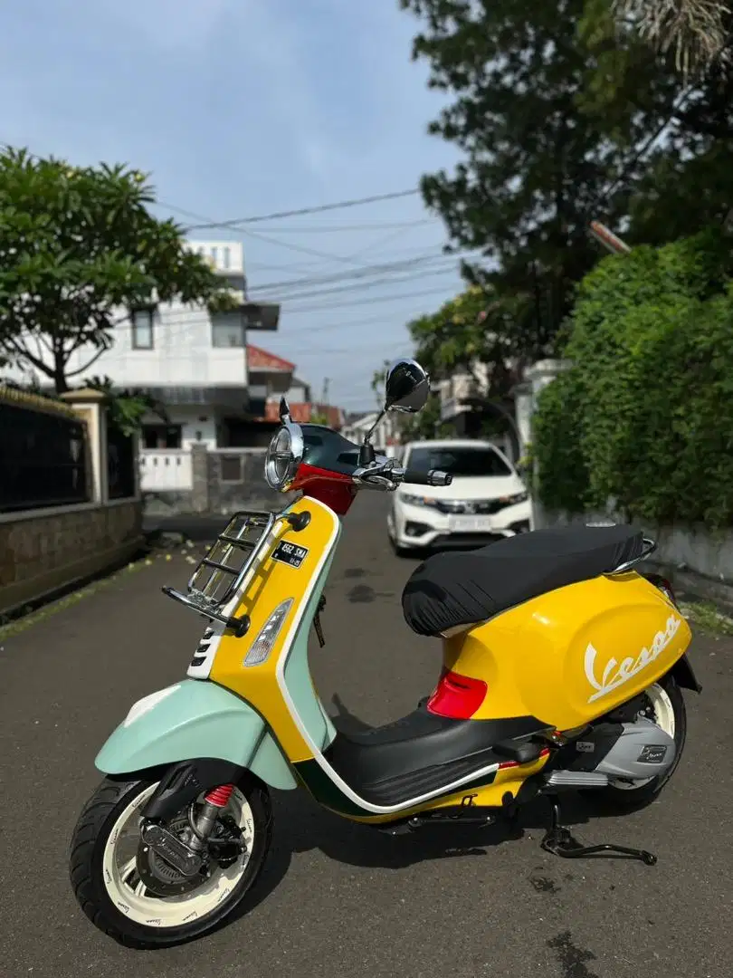 FOR SALE VESPA SEAN WOTHERSPOON 2020