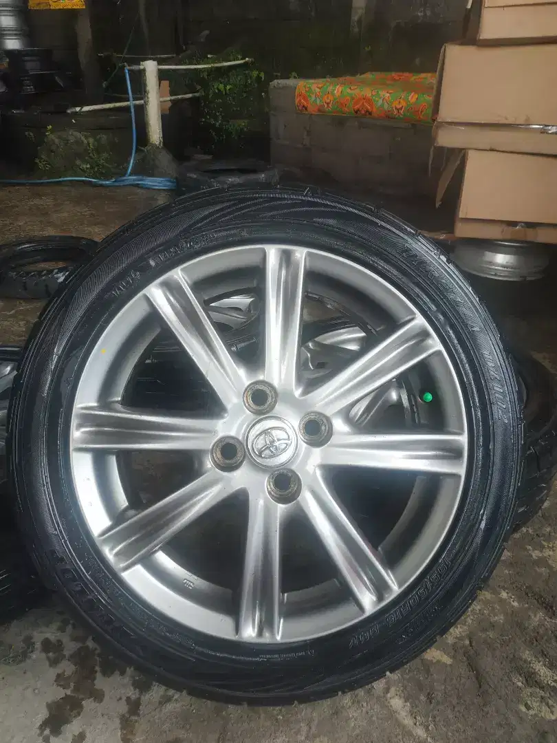 Velg Yaris TRD ban merk Dunlop kondisi 99%.velg asli mulus.