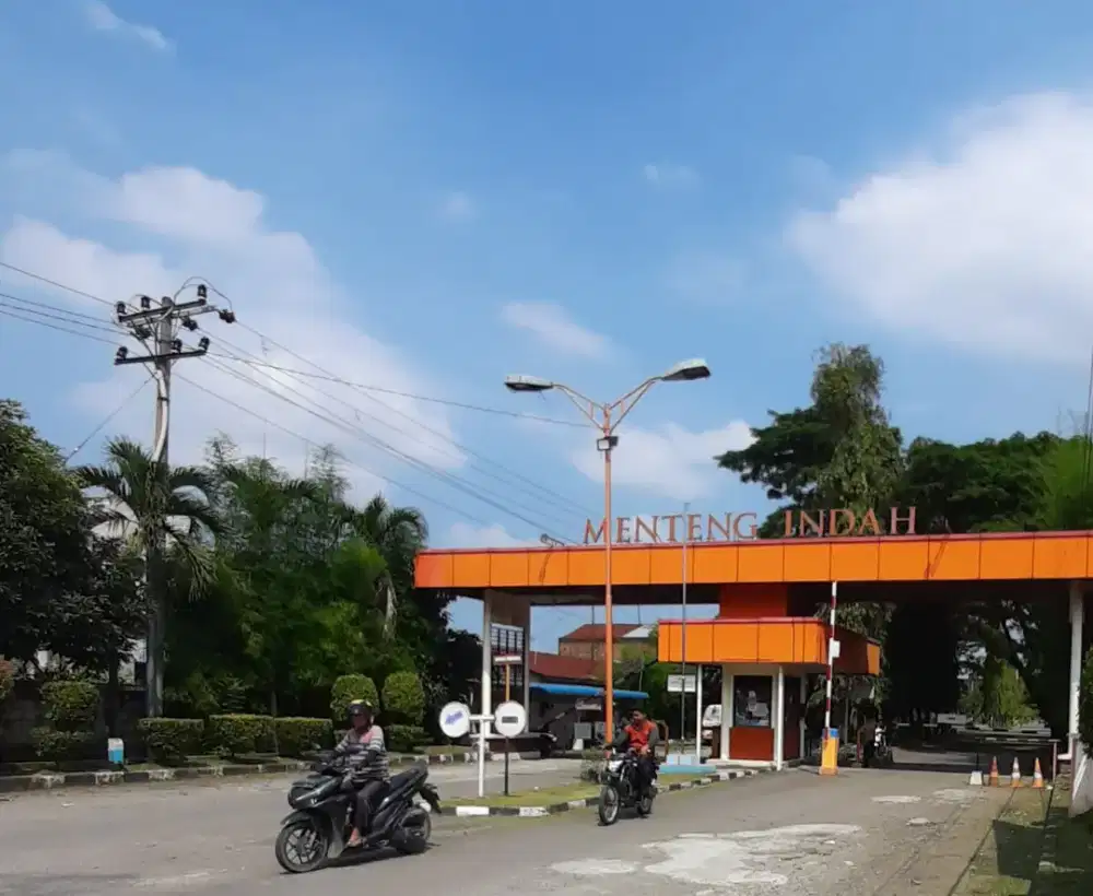 DISEWAKAN MURAH RUMAH KOMPLEK BESAR