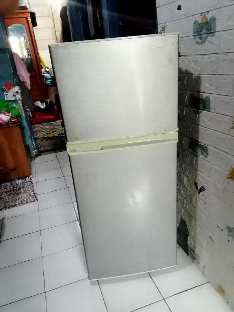 Kulkas 2pintu Sharp normal original komplit