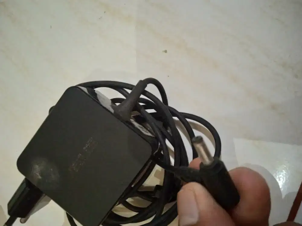 Adaptor Asus 19Volt 1,75A