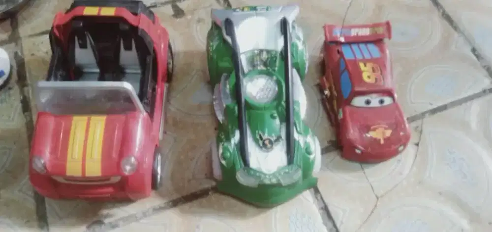 Se paket mainan ank2 mobilan baterai kond spt baru se lg ada cpt murah