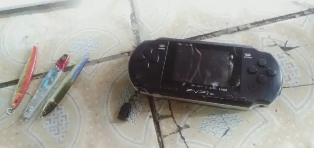 Slhkn plh slh 1 dr se paket klgkpn pancing atau sblh nya kond ok murah