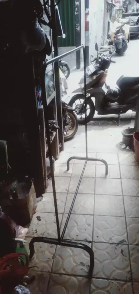 Cocok.utk di pakai di kmr tdr gantungan baju bhn besi tebal kuat murah