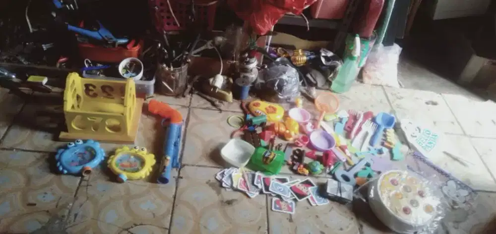 Slhkn plh slh 1 paket dr mainan ank2 kond spt baru hrg murahbsj cptdpt